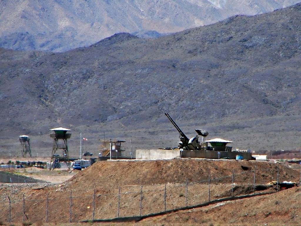 منظومات دفاع جوي إيرانية تحرس محطة نطنز النووية الإيرانية 2006/ Open source photo