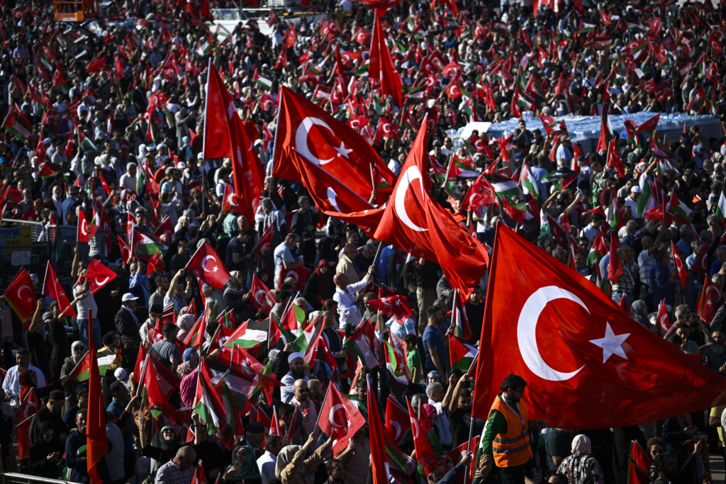 أردوغان يخاطب شعبه، هل أنتم مستعدون للدفاع عن غزة؟ والحشود ترد: نعم، إليك رسائل الرئيس التركي لإسرائيل