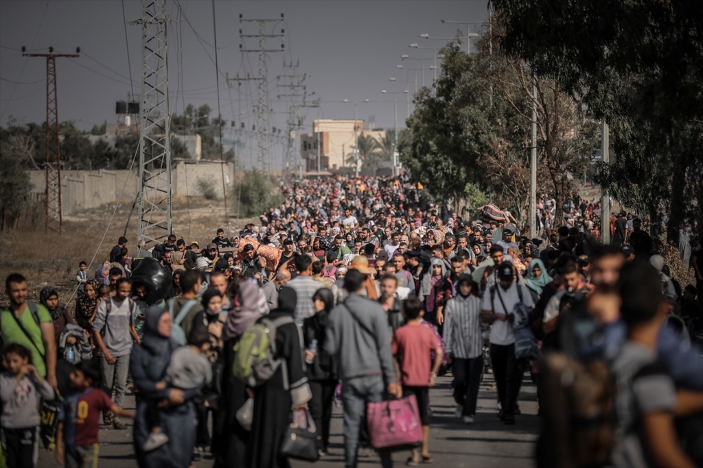 صحيفة نرويجية تُغضب الاحتلال بتقرير عن “طريق الموت” في غزة.. رصدت الانتهاكات بحق نازحين فلسطينيين وإسرائيل تنتقدها