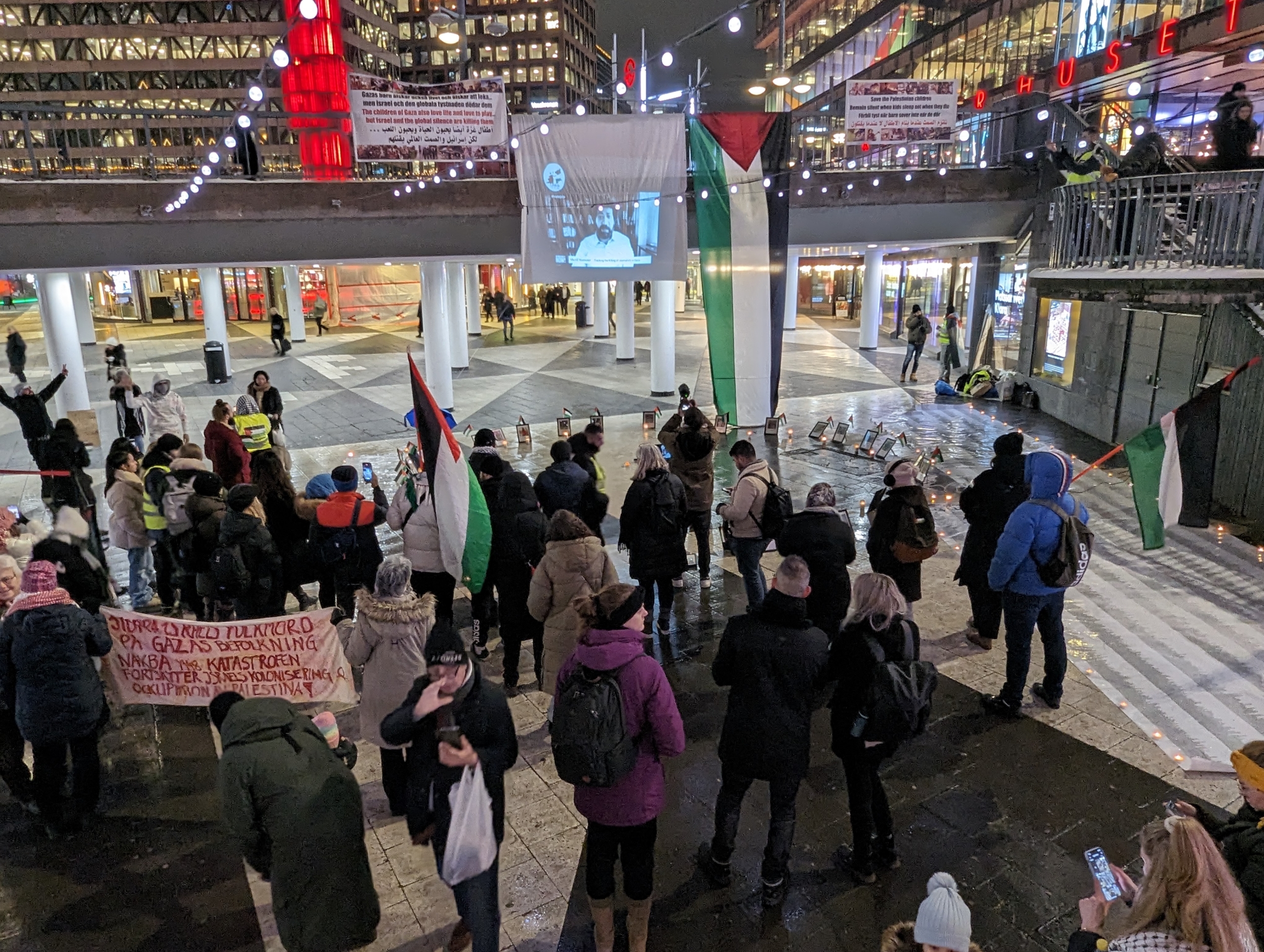 السويد.. مظاهرة لتأبين صحفيين فلسطينيين قتلوا برصاص إسرائيلي / الأناضول