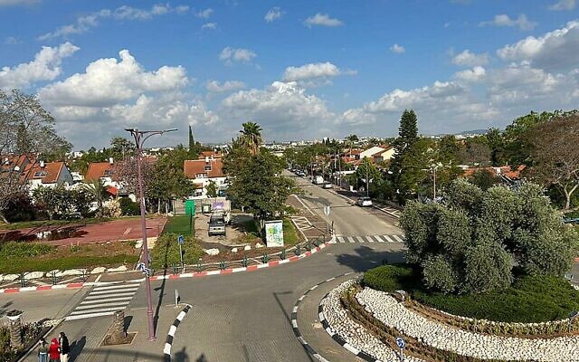 A view of the community of Bat Hefer. (CC BY-SA GevBen/Wikipedia)