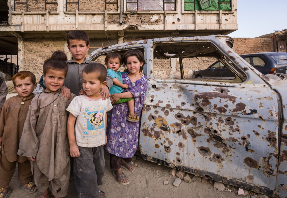 <strong>الأطفال الضحايا في حرب أفغانستان </strong>/ shutterstock 