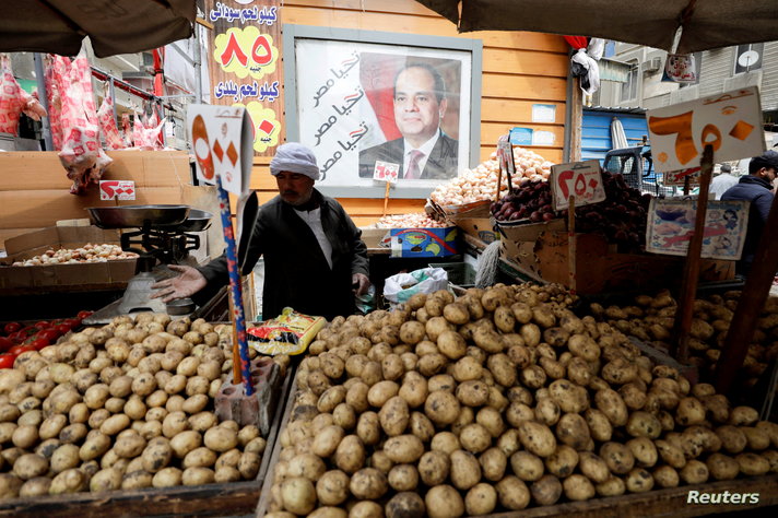 مصر شهدت ارتفاعا في التضخم وانخفاضا في قيمة الجنيه بنسبة 50 في المئة تقريبا - صورة تعبيرية.