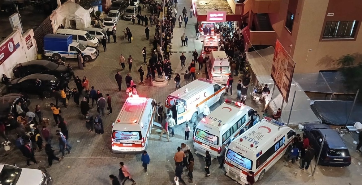 الاحتلال يحاصر مجمع ناصر الطبي في خان يونس/ فيسبوك