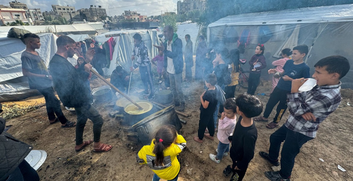 أطفال نازحون في غزة/ رويترز