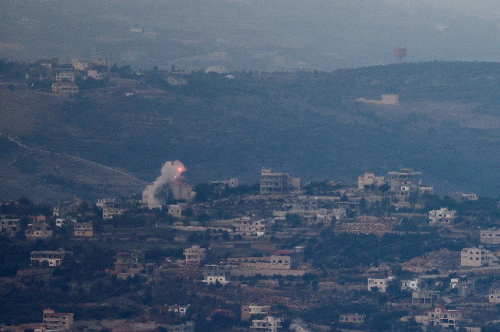 إطلاق 3 صواريخ من الأراضي السورية باتجاه الجولان المحتل.. الاحتلال الإسرائيلي رد بقصف مدفعي