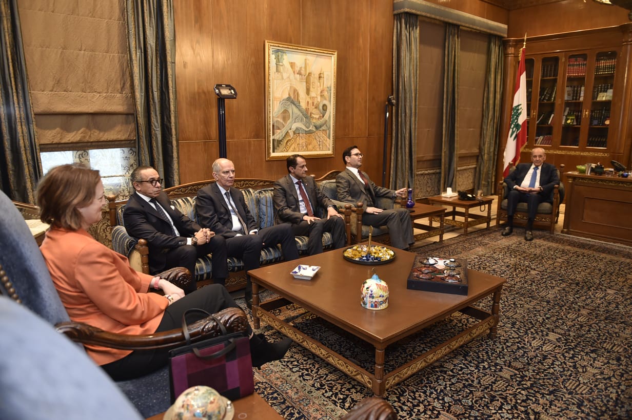 سفراء الدول الخمس وضعوا خارطة طريق للحل السياسي في لبنان - سفارة قطر ببيروت على منصة 