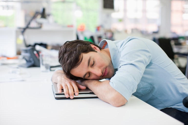فوائد النوم خلال ساعات العمل والدراسة