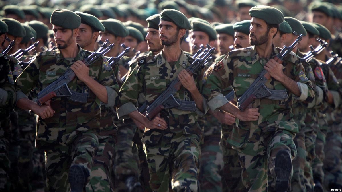 الحرس الثوري الإيراني ينشط في كل من العراق وسوريا ويدعم فصائل مسلحة فيهما - رويترز