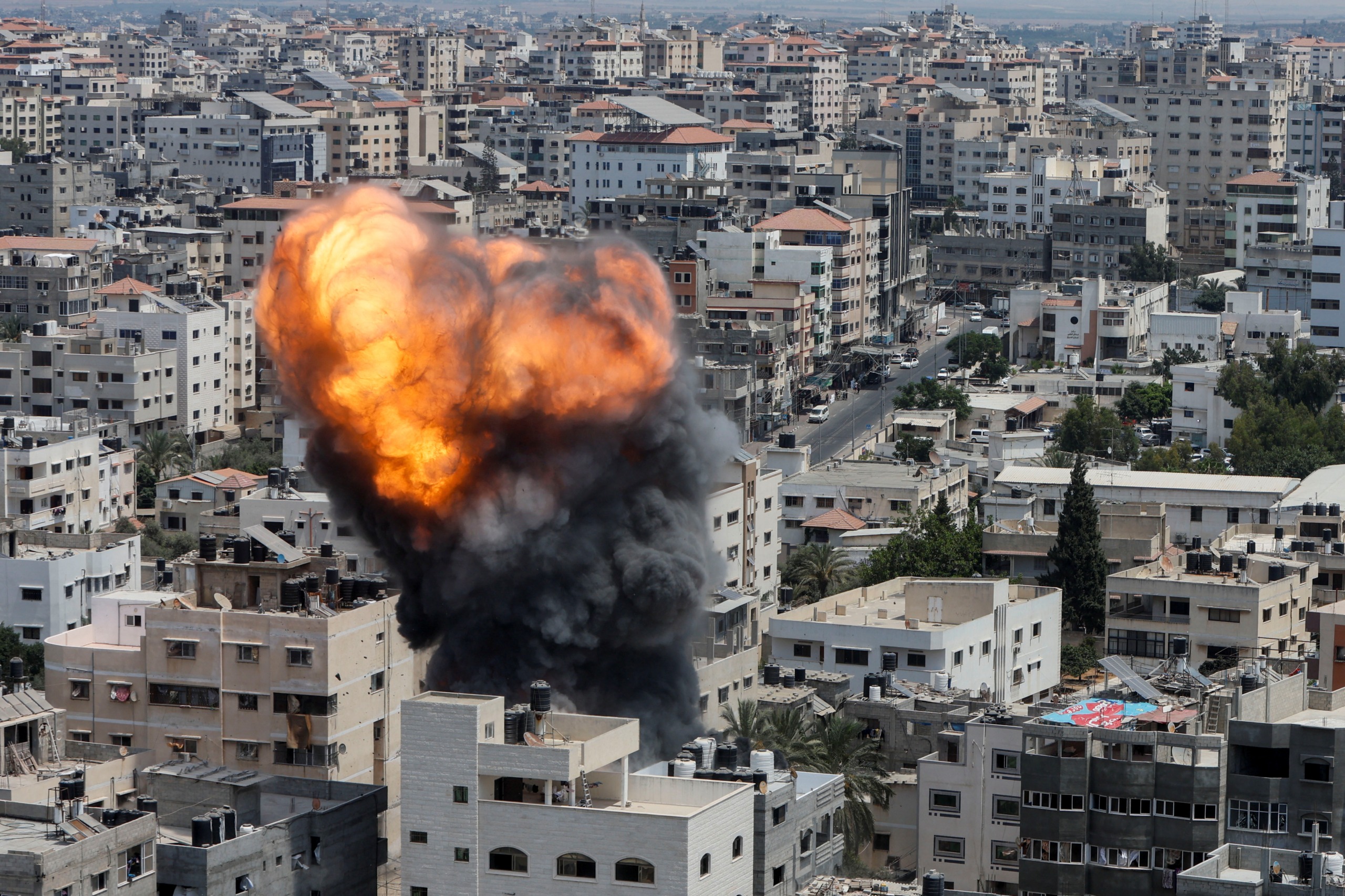 قصف للجيش الإسرائيلي على قطاع غزة/ رويترز
