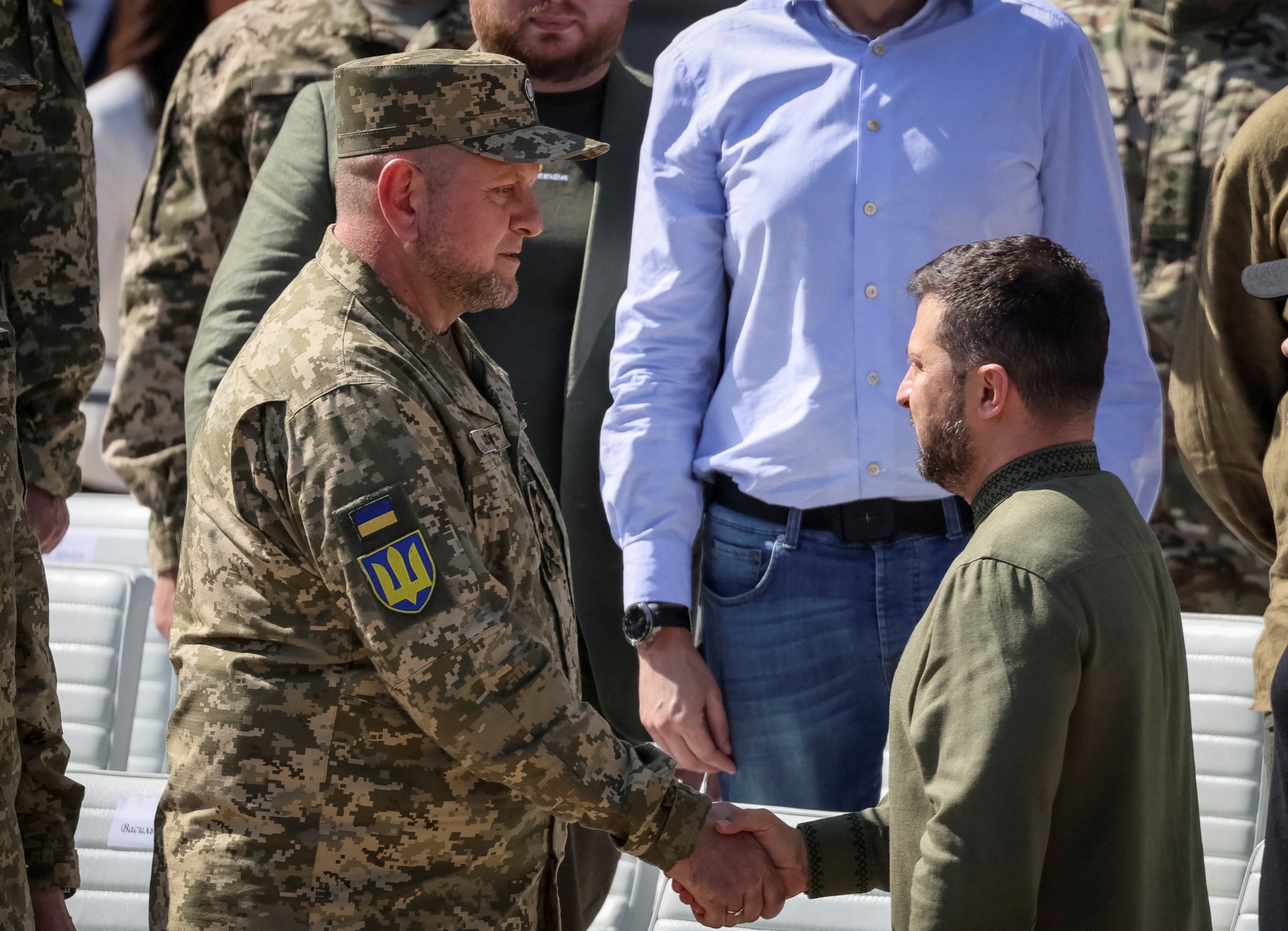 الخلافات تفاقمت بين الجنرال الحديدي والرئيس الأوكراني/ رويترز