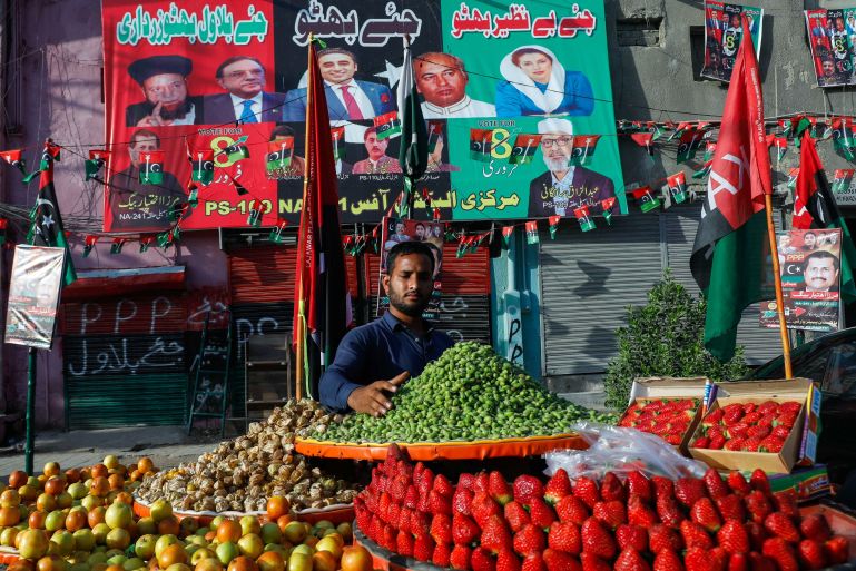 من هو محمد أورنغزيب المكلف بإصلاح الاقتصاد الباكستاني؟