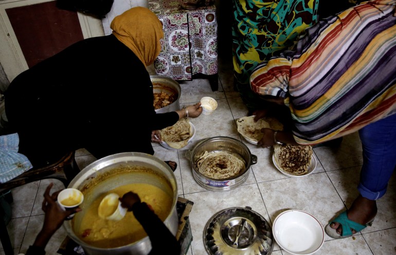 Sudanese women prepare Iftar meal during the holy month of Ramadan at El-Sudan home in Cairo, Egypt June 1, 2019. Picture taken June 1, 2019. REUTERS/Hayam Adel