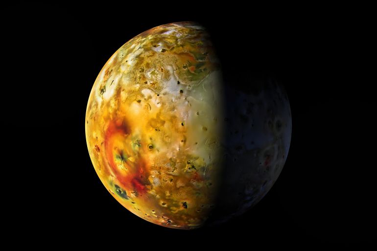 دراسة: براكين قمر آيو بدأت بالثوران منذ 4.5 مليارات سنة