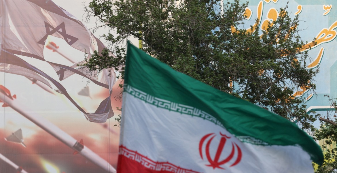 مصادر: عرض أمريكي لطهران باستئناف مفاوضات النووي مقابل عدم الرد على هجوم أصفهان.. وتحسب إيراني لضربة أخرى