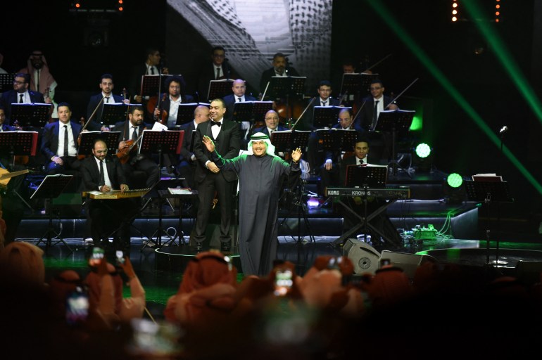Saudi singer Mohammed Abdu performs during a concert in Riyadh on March 9, 2017. The performance was the first major concert in the kingdom's capital Riyadh. (Photo by FAYEZ NURELDINE / AFP)