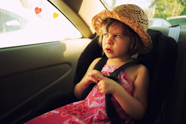 تدابير سهلة لمواجهة حرارة الصيف في السيارة.. واحذر ترك طفلك فيها!