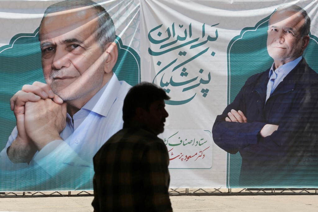 المرشح الإصلاحي مسعود بزشكيان