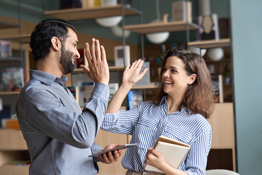 ليس صدفة! هل سألت نفسك لماذا في بعض الأحيان تخمّن اسم شخص دون أن تعرفه؟.. دراسة: البشر قادرون على معرفة الأسماء من خلال الوجوه