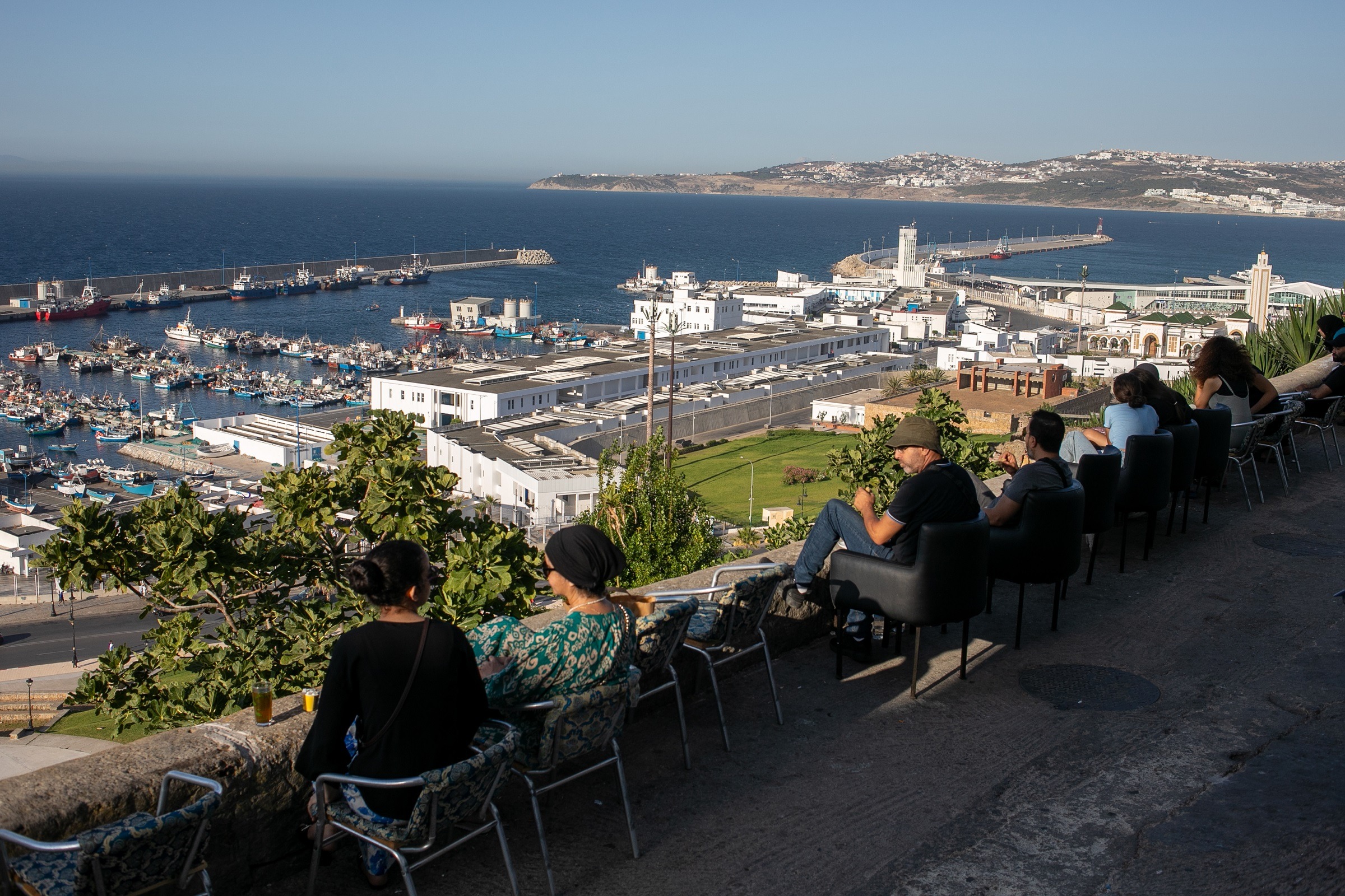 العطلة بالمغرب “ليست للجميع”! أسعار خيالية وقدرة شرائية في تراجع تمنع الأسر من السفر في الصيف