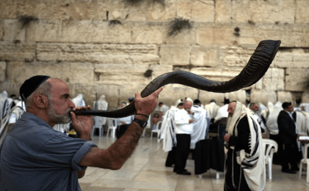 ما هو السجود الملحمي الذي يقومُ به المتطرّفون اليهود في المسجد الأقصى؟