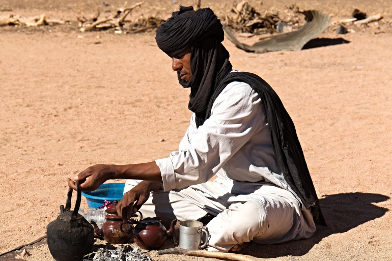 شاي الصحراء الجزائرية في خطر بسبب الملوثات.. والعلماء ينصحون 