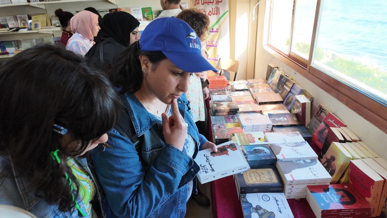 معرض الكتاب العربي العاشر في صور.. ثقافة تقاوم الدمار الإسرائيلي معرض الكتاب العربي العاشر في صور.. ثقافة تقاوم الدمار الإسرائيلي