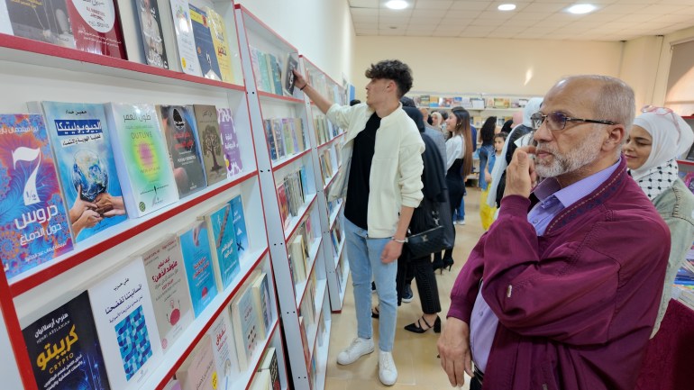 معرض الكتاب العربي العاشر في صور.. ثقافة تقاوم الدمار الإسرائيلي معرض الكتاب العربي العاشر في صور.. ثقافة تقاوم الدمار الإسرائيلي