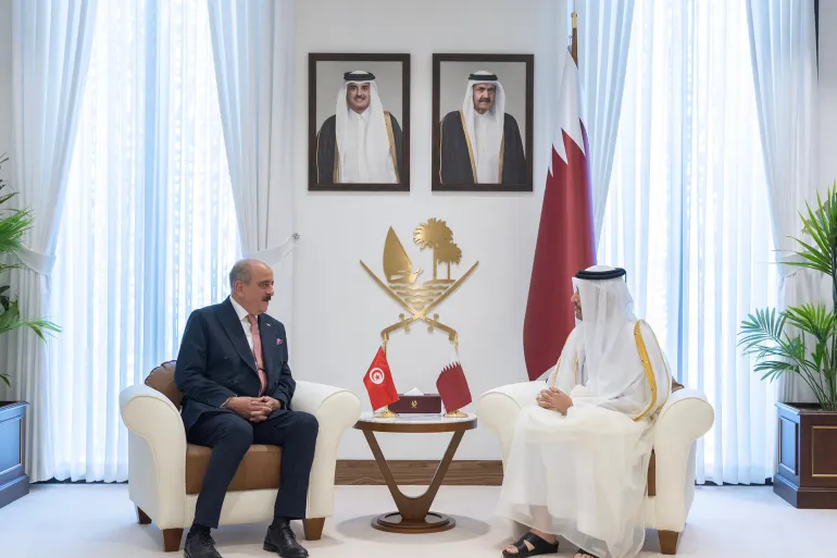 رئيس وزراء قطر يبحث مع وزير خارجية تونس الوضع في غزة upload image