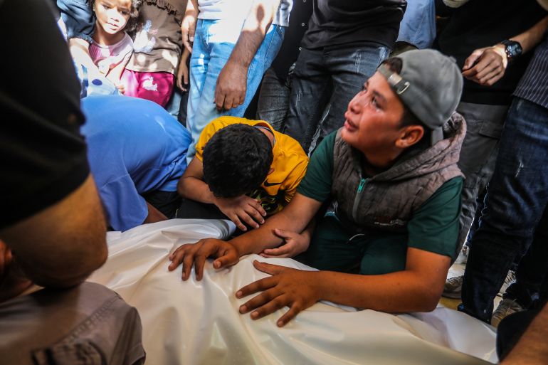 13 شهيدا بغزة واتهامات لإسرائيل بترويج معلومات كاذبة عن المساعدات upload image