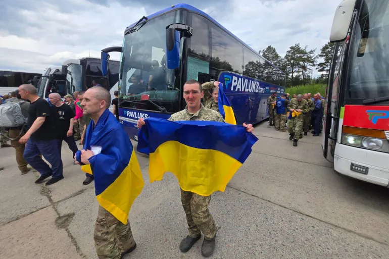 زيلينسكي يدعو لعقوبات إضافية وتبادل أسرى جديد بين كييف وموسكو upload image