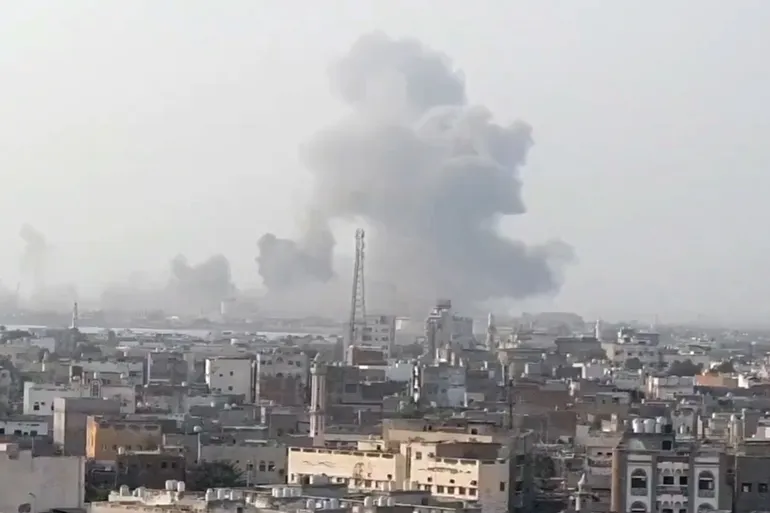 إسرائيل تقصف ميناءين باليمن ونتنياهو يتوعد بالقادم upload image