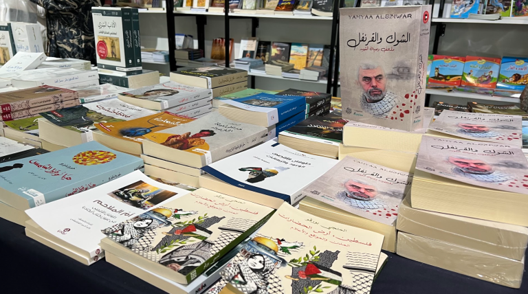 إقبال على الكتاب الفلسطيني في المعرض الدولي للكتاب بالرباط إقبال على الكتاب الفلسطيني في المعرض الدولي للكتاب بالرباط