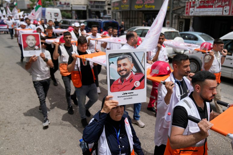 بالصور.. طواقم الهلال الأحمر تطالب بالحماية وسط غياب العدالة في غزة بالصور.. طواقم الهلال الأحمر تطالب بالحماية وسط غياب العدالة في غزة