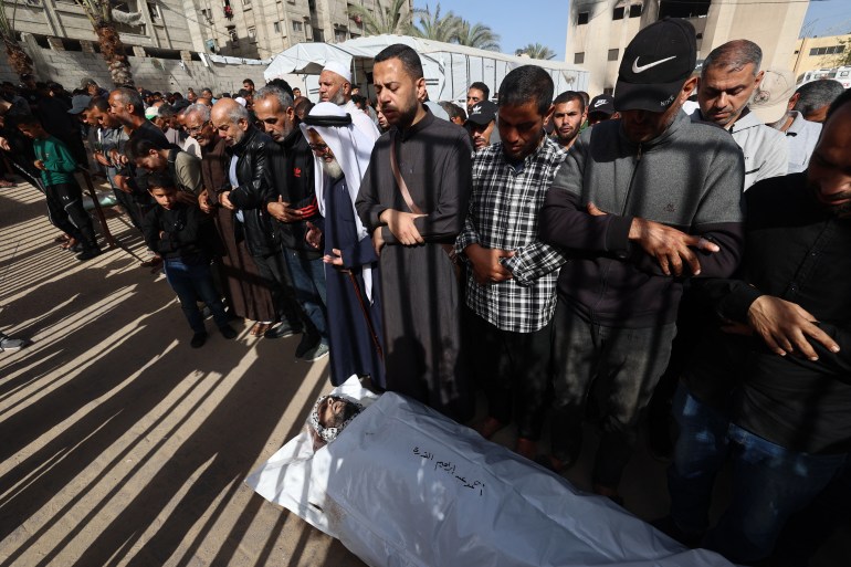 بالصور.. مستشفى ناصر الطبي يُقصف بمرضاه بالصور.. مستشفى ناصر الطبي يُقصف بمرضاه