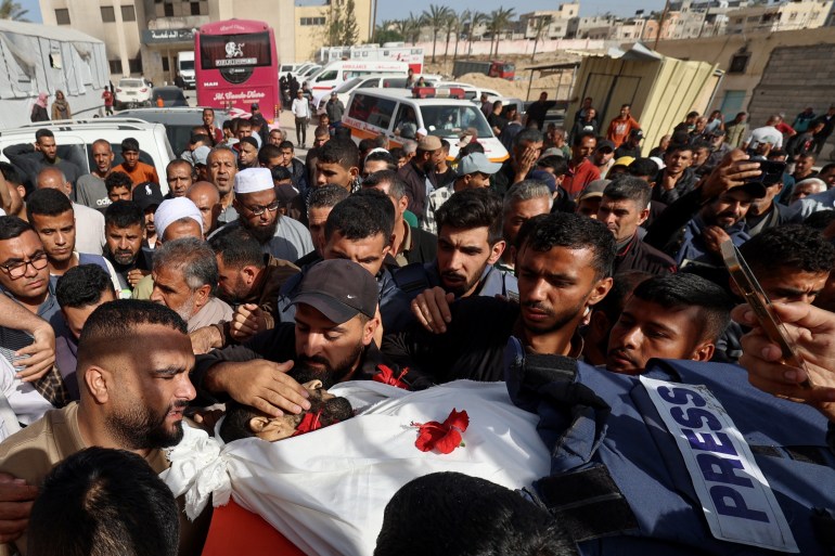 بالصور.. مستشفى ناصر الطبي يُقصف بمرضاه بالصور.. مستشفى ناصر الطبي يُقصف بمرضاه