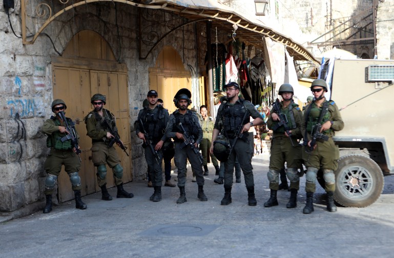 الاحتلال يقتحم مدنا بالضفة ومستوطنون يعتدون على فلسطينيين بالخليل الاحتلال يقتحم مدنا بالضفة ومستوطنون يعتدون على فلسطينيين بالخليل
