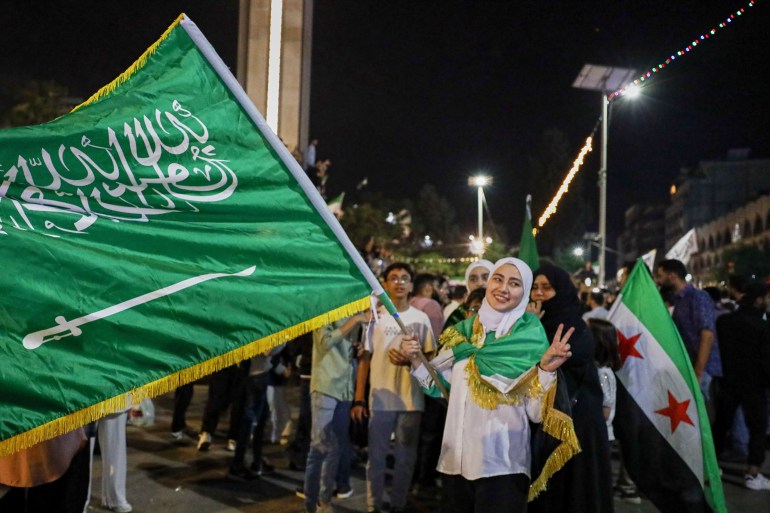 بالصور.. كيف تفاعل السوريون مع قرار رفع العقوبات الأميركية؟