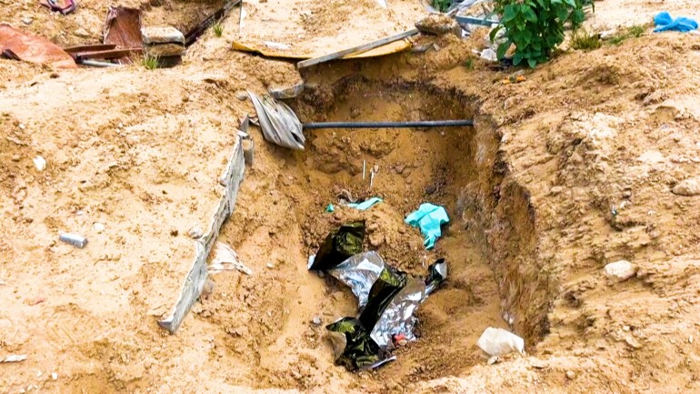 أم غزية تجد ابنها بين الجثث المجهولة وتحمد الله أنه كامل أم غزية تجد ابنها بين الجثث المجهولة وتحمد الله أنه كامل