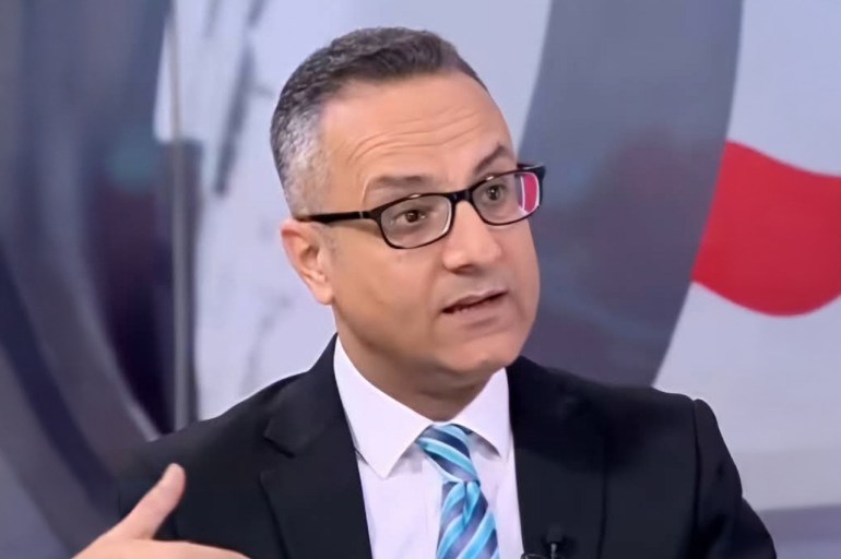 الأكاديمي باسم الشمايلة يحمل الدكتوراه ويقدم الشاي والقهوة في المناسبات الاجتماعية الأكاديمي باسم الشمايلة يحمل الدكتوراه ويقدم الشاي والقهوة في المناسبات الاجتماعية