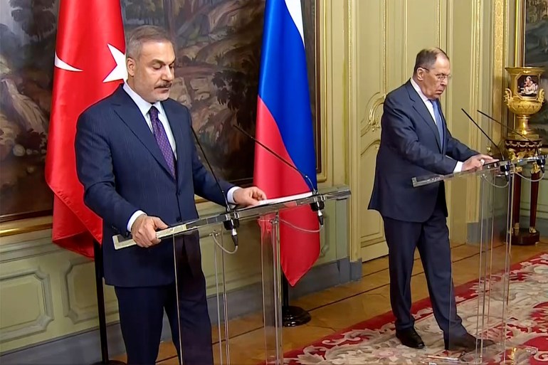 وزير خارجية تركيا في روسيا لبحث السلام في أوكرانيا وزير خارجية تركيا في روسيا لبحث السلام في أوكرانيا