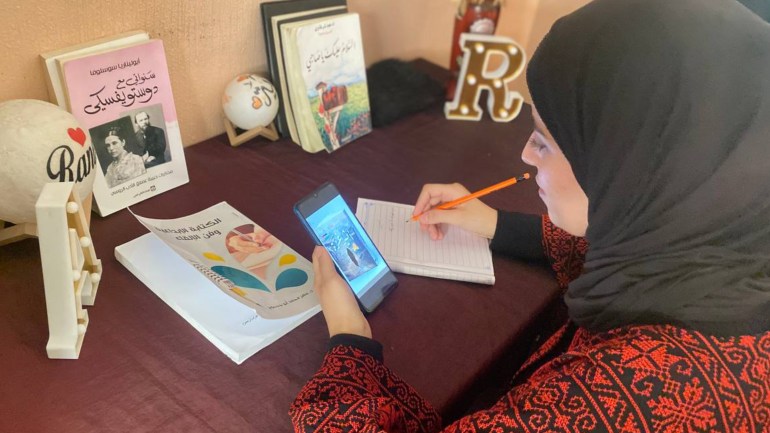 الكتابة في زمن الحرب.. هكذا يقاوم مبدعو غزة الموت والجوع الكتابة في زمن الحرب.. هكذا يقاوم مبدعو غزة الموت والجوع