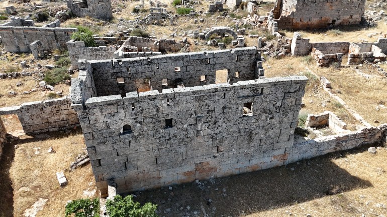 اكتشاف أثري تحت الركام.. ما مصير القرى الأثرية بعد سقوط نظام الأسد؟ اكتشاف أثري تحت الركام.. ما مصير القرى الأثرية بعد سقوط نظام الأسد؟