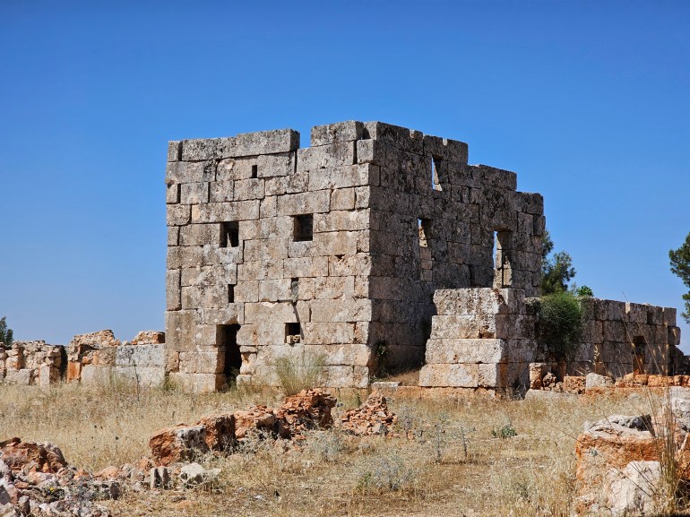اكتشاف أثري تحت الركام.. ما مصير القرى الأثرية بعد سقوط نظام الأسد؟ اكتشاف أثري تحت الركام.. ما مصير القرى الأثرية بعد سقوط نظام الأسد؟