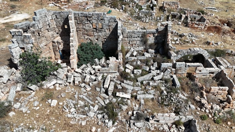 اكتشاف أثري تحت الركام.. ما مصير القرى الأثرية بعد سقوط نظام الأسد؟ اكتشاف أثري تحت الركام.. ما مصير القرى الأثرية بعد سقوط نظام الأسد؟