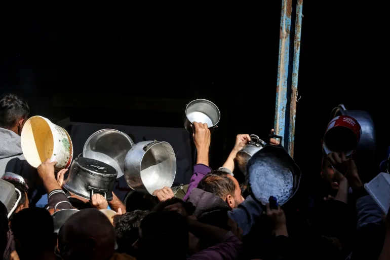 14 ألف رضيع مهددون بالموت في غزة خلال يومين upload image