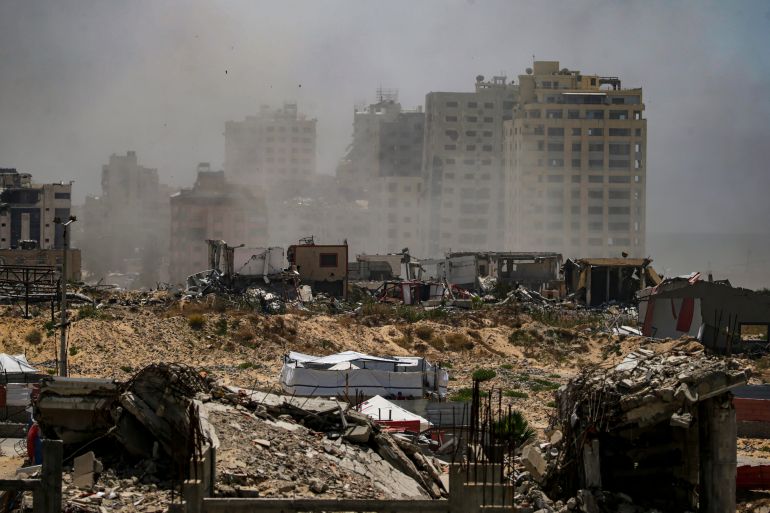 إسرائيل تكثف غاراتها وترتكب مجازر جديدة بمدينة غزة ووسط القطاع upload image