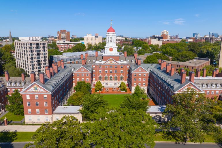 جامعات عالمية تتسابق لاستقطاب الطلاب بعد قيود ترامب على تأشيراتهم upload image