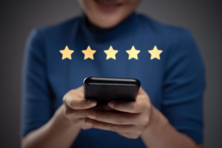 خدعة النجوم الخمس.. كيف تقودنا المراجعات الإلكترونية وتؤثر على قراراتنا الشرائية؟ upload image