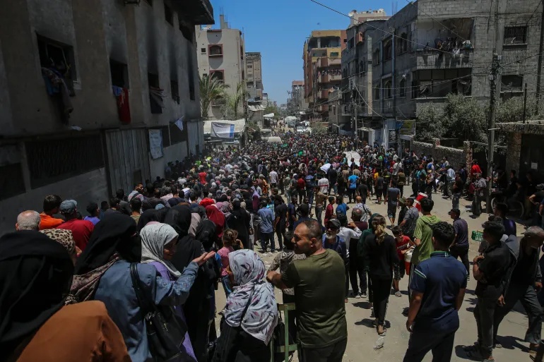 فرنسا تبدي استعدادها للمساهمة بتوزيع الغذاء "بشكل آمن" في غزة upload image